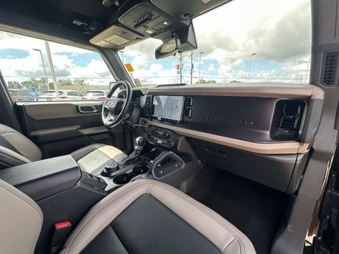 Used 2023 Ford Bronco Wildtrak AWD/4WD image 31