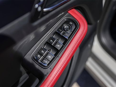 Used 2022 Porsche Macan GTS image 28