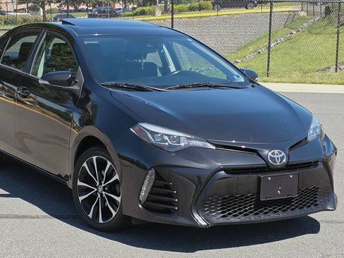 Used 2018 Toyota Corolla SE w/ SE Premium Package FWD image 1