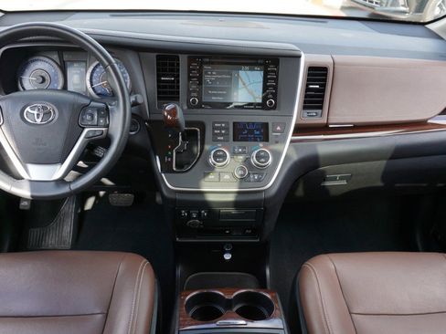 Used 2020 Toyota Sienna Limited Premium image 27