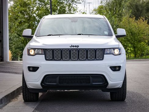 Used 2019 Jeep Grand Cherokee Altitude AWD/4WD image 8