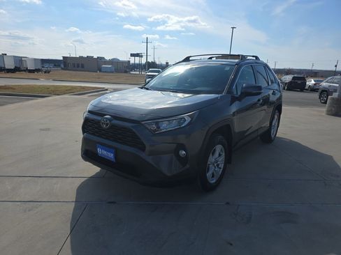 Used 2021 Toyota RAV4 XLE image 3