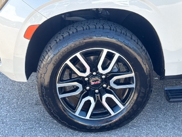 Used 2021 GMC Yukon XL AT4 w/ AT4 Premium Package AWD/4WD image 28