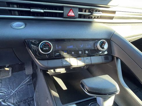Used 2023 Hyundai Elantra SEL image 14