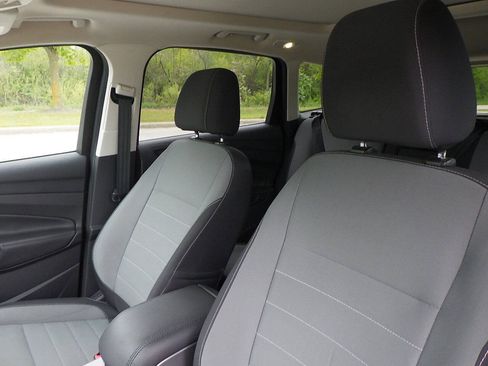 Used 2016 Ford Escape SE FWD image 9