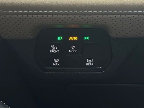 Used 2025 Volkswagen Atlas Cross Sport SE w/ Panoramic Sunroof Package image 31