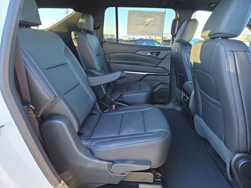 New 2026 Chevrolet Traverse LT image 15