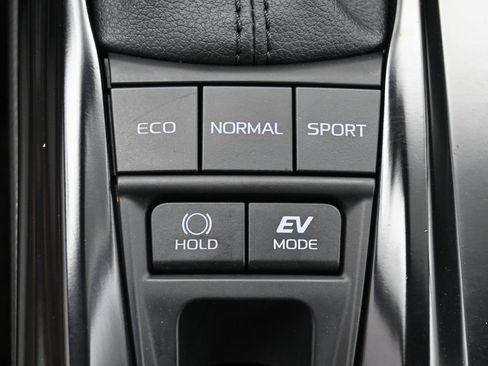 Used 2025 Toyota Camry SE image 27