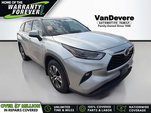 Used 2022 Toyota Highlander XLE AWD/4WD image 1