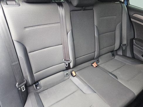 Used 2019 Volkswagen Golf S image 25