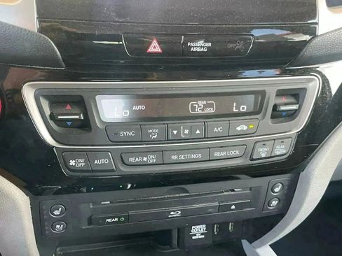 Used 2017 Honda Pilot Elite image 16