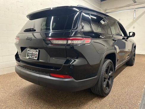 Used 2023 Jeep Grand Cherokee L Laredo AWD/4WD image 2
