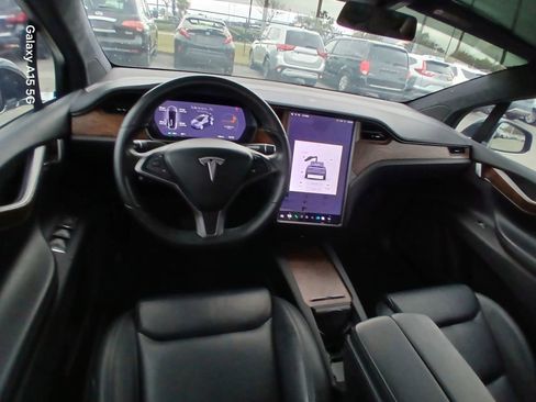 Used 2020 Tesla Model X Long Range Sport Utility 4D image 27