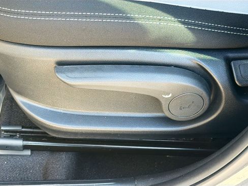 Used 2024 Hyundai Venue SEL image 22