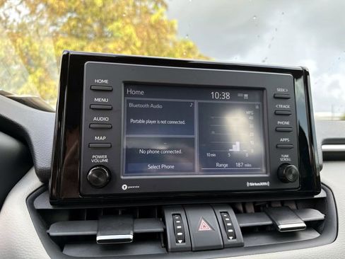 Used 2021 Toyota RAV4 XLE Premium image 24