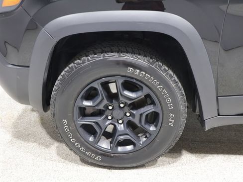 Used 2020 Jeep Cherokee Trailhawk w/ Cold Weather Group AWD/4WD image 9