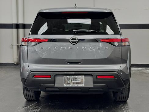 Used 2022 Nissan Pathfinder S FWD image 11