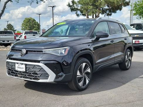 Used 2025 Volkswagen Taos SE AWD/4WD image 4
