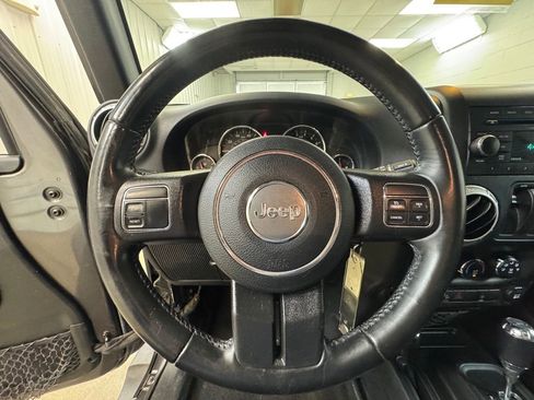 Used 2018 Jeep Wrangler Sahara AWD/4WD image 22