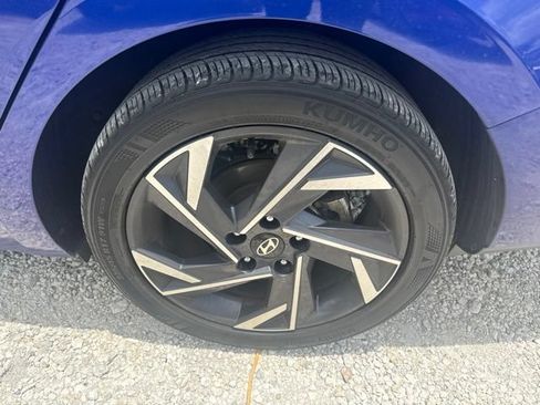 Used 2025 Hyundai Elantra SEL FWD image 16