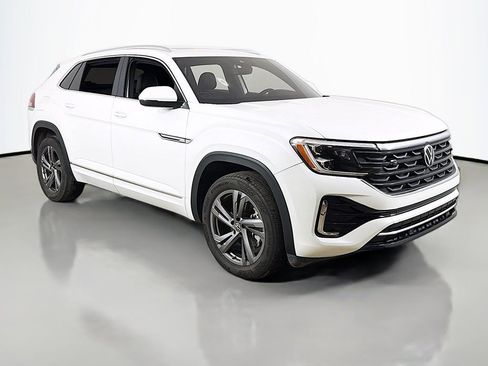 Used 2024 Volkswagen Atlas Cross Sport SEL R-Line AWD/4WD image 2