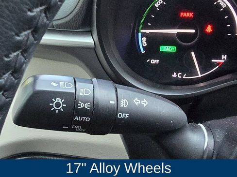 Used 2021 Toyota Sienna XLE w/ XLE Plus Package FWD image 25