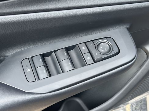 New 2026 Toyota Prius Plug-In Hybrid FWD image 12