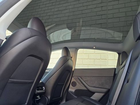 Used 2024 Tesla Model Y 2WD image 34