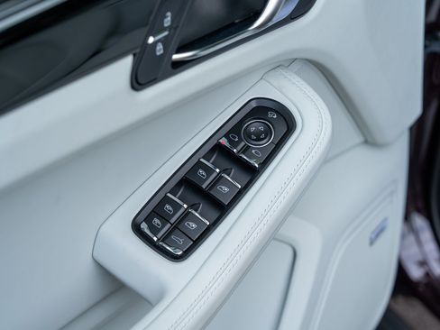 Certified 2026 Porsche Macan AWD/4WD image 21