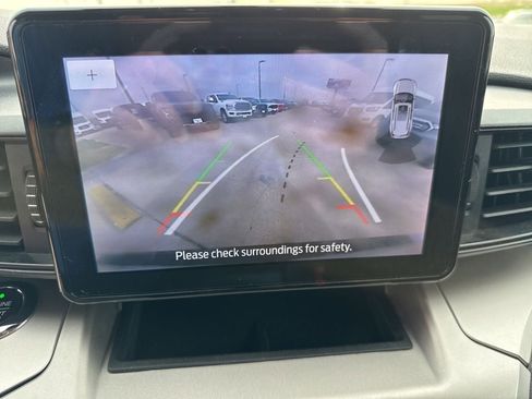 Used 2021 Ford Explorer XLT image 25