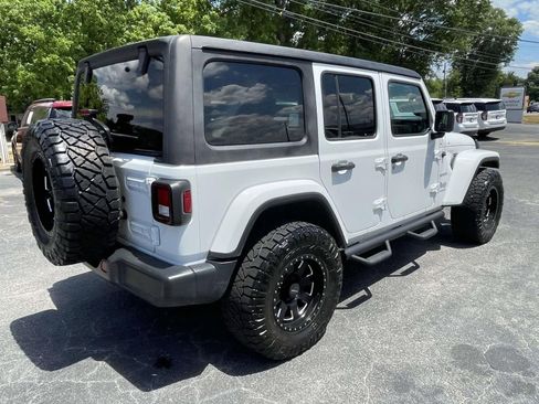 Used 2020 Jeep Wrangler Unlimited Sahara AWD/4WD image 3