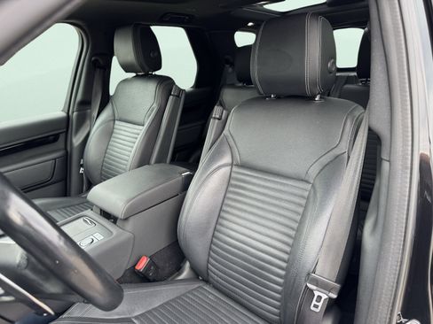 Used 2023 Land Rover Discovery S R-Dynamic image 7