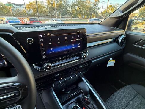 Used 2023 Chevrolet Colorado Z71 w/ Z71 Convenience Package 2 image 11