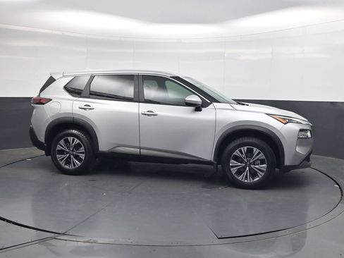 Used 2023 Nissan Rogue SV FWD image 4