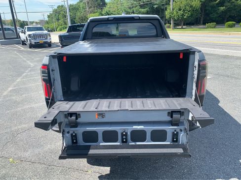Used 2025 GMC Sierra EV Denali AWD/4WD image 5