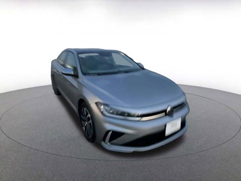 Used 2025 Volkswagen Jetta SE image 3