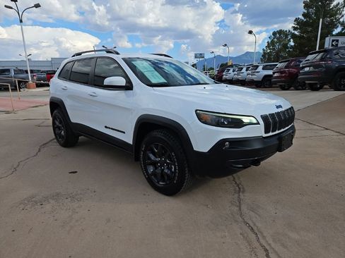 Used 2020 Jeep Cherokee Latitude AWD/4WD image 5