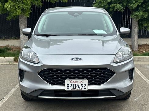 Used 2021 Ford Escape SE image 3