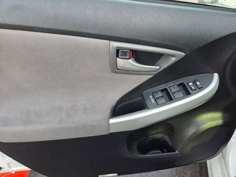 Used 2012 Toyota Prius Plug-In Hybrid image 8