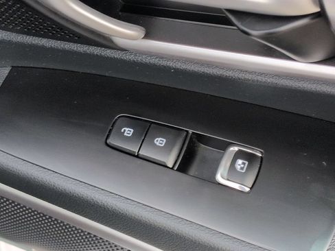 Used 2025 Kia Telluride S FWD image 33