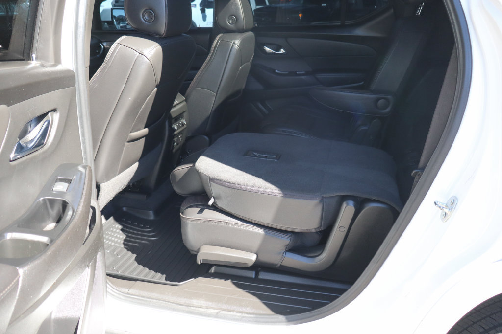 Used 2023 Chevrolet Traverse High Country FWD image 39