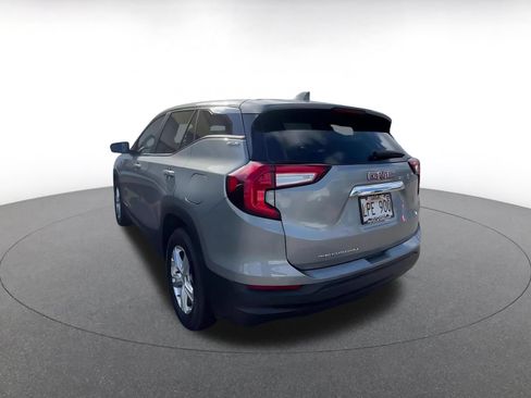 Used 2024 GMC Terrain SLE FWD image 10