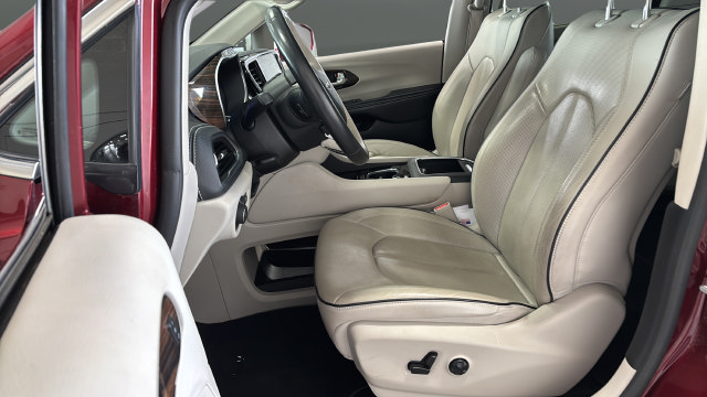 Used 2021 Chrysler Pacifica Limited FWD image 9