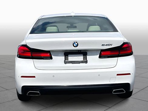 Used 2022 BMW 540i w/ Premium Package image 4