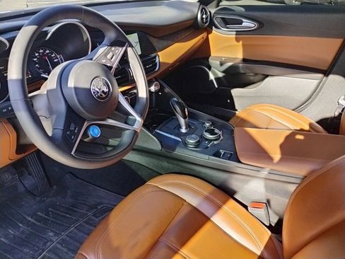 Used 2019 Alfa Romeo Giulia Base image 7