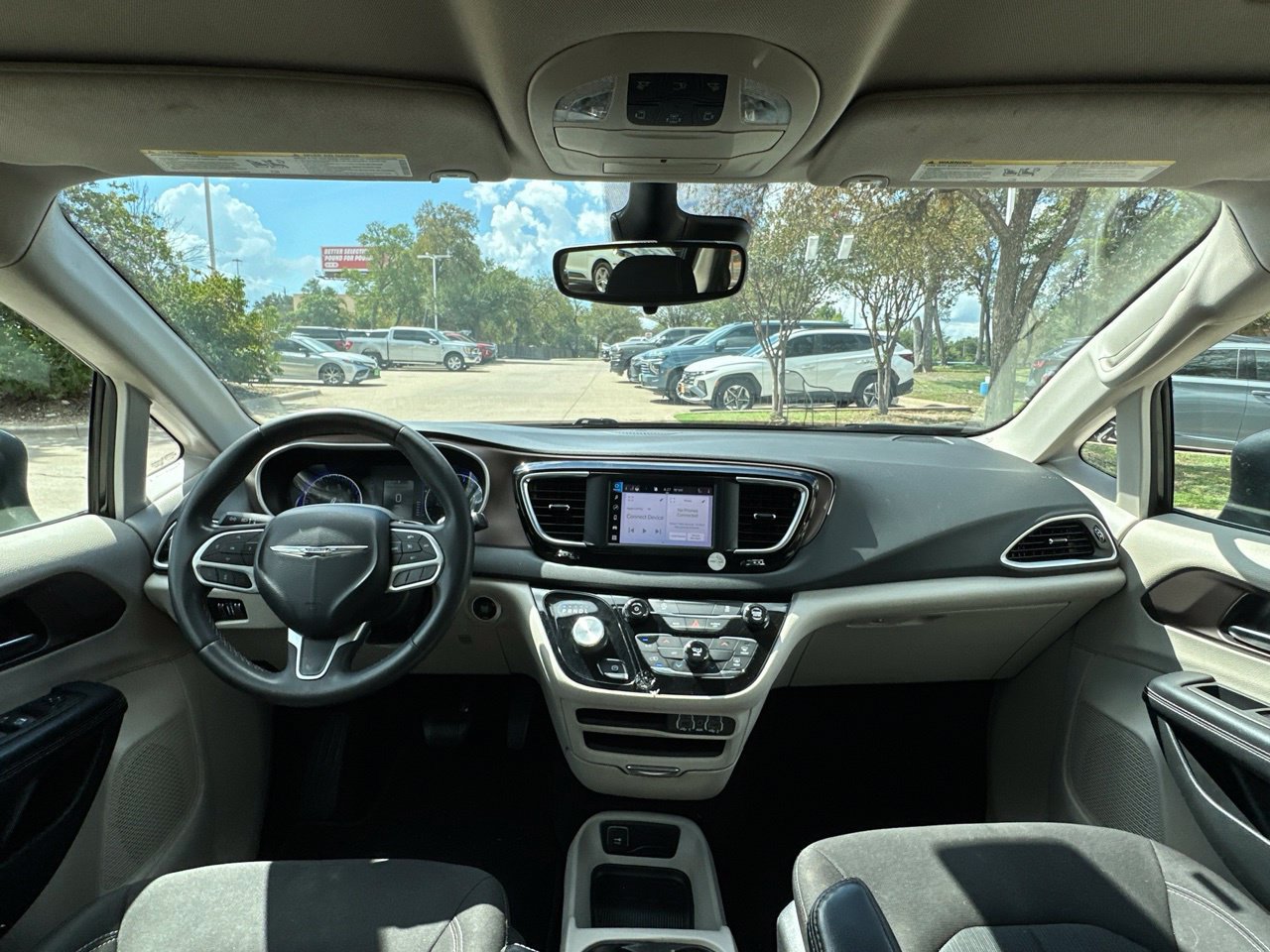 Used 2023 Chrysler Voyager LX FWD image 12