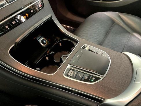 Used 2021 Mercedes-Benz GLC 300 4MATIC w/ Premium Package image 16