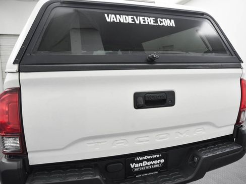 Used 2018 Toyota Tacoma SR image 7