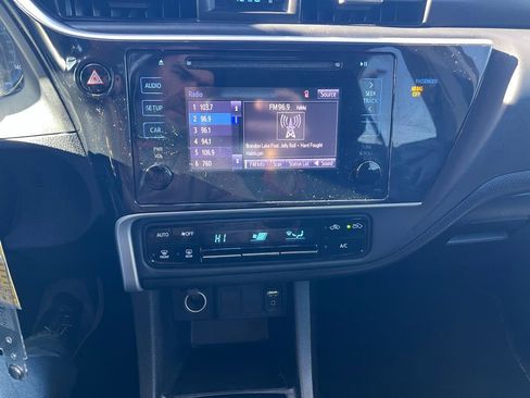 Used 2019 Toyota Corolla LE image 27