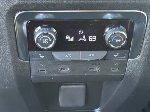 New 2026 Chevrolet Suburban Premier image 29